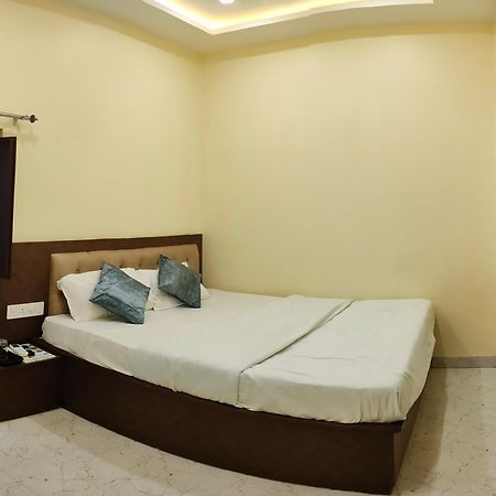 Ganga Sparsh Hotel Varanasi Bagian luar foto