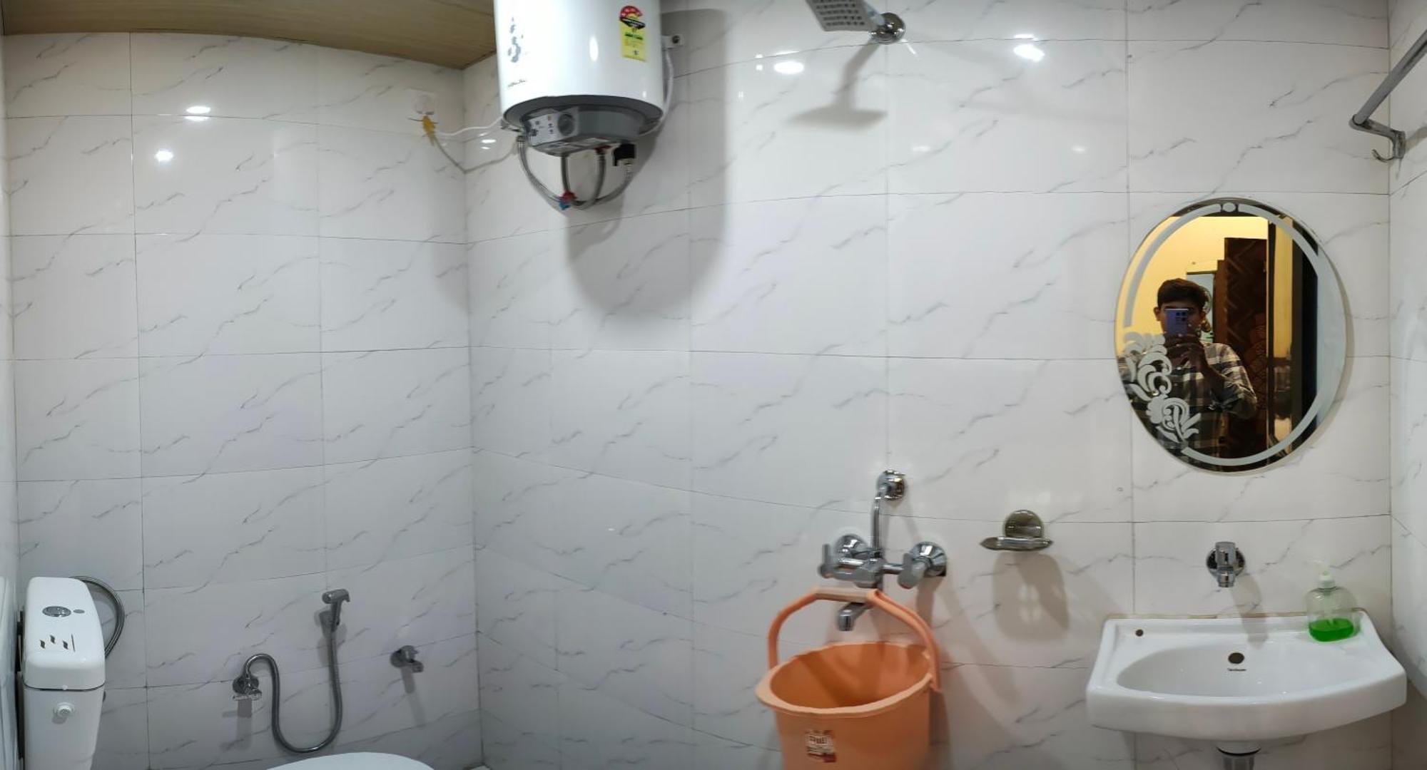 Ganga Sparsh Hotel Varanasi Bagian luar foto