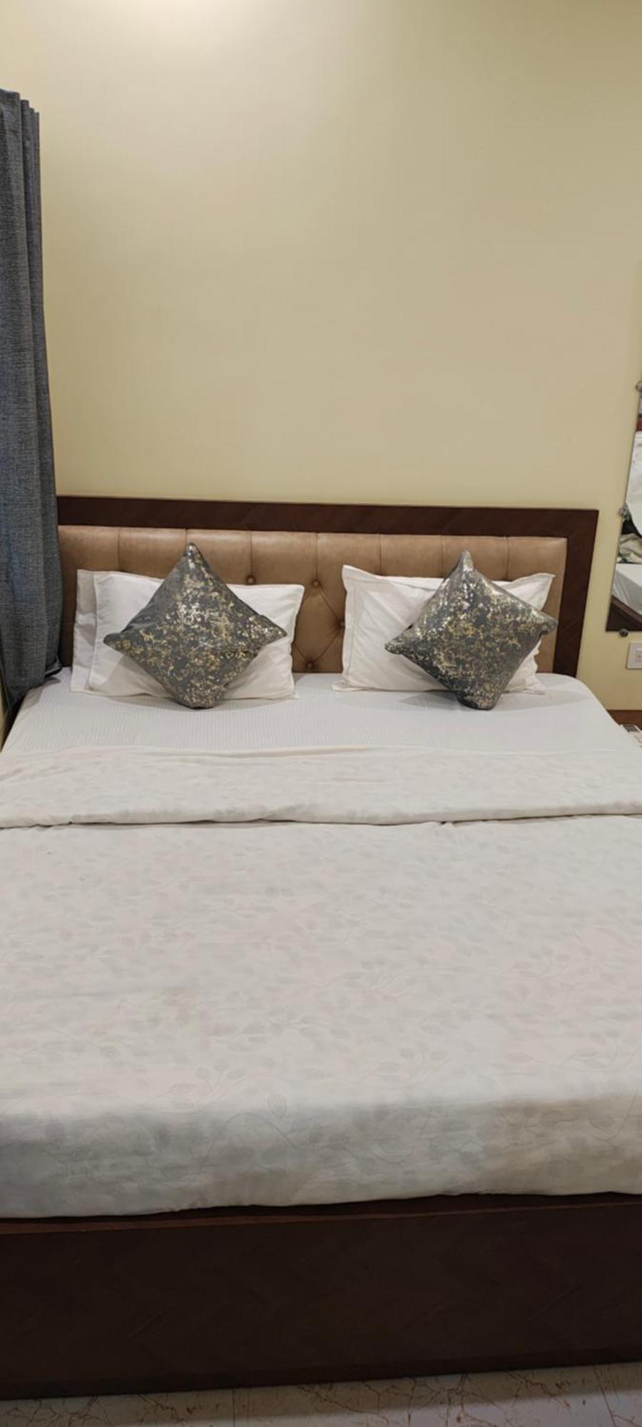 Ganga Sparsh Hotel Varanasi Bagian luar foto