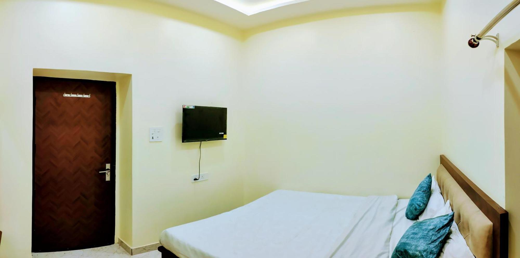 Ganga Sparsh Hotel Varanasi Bagian luar foto