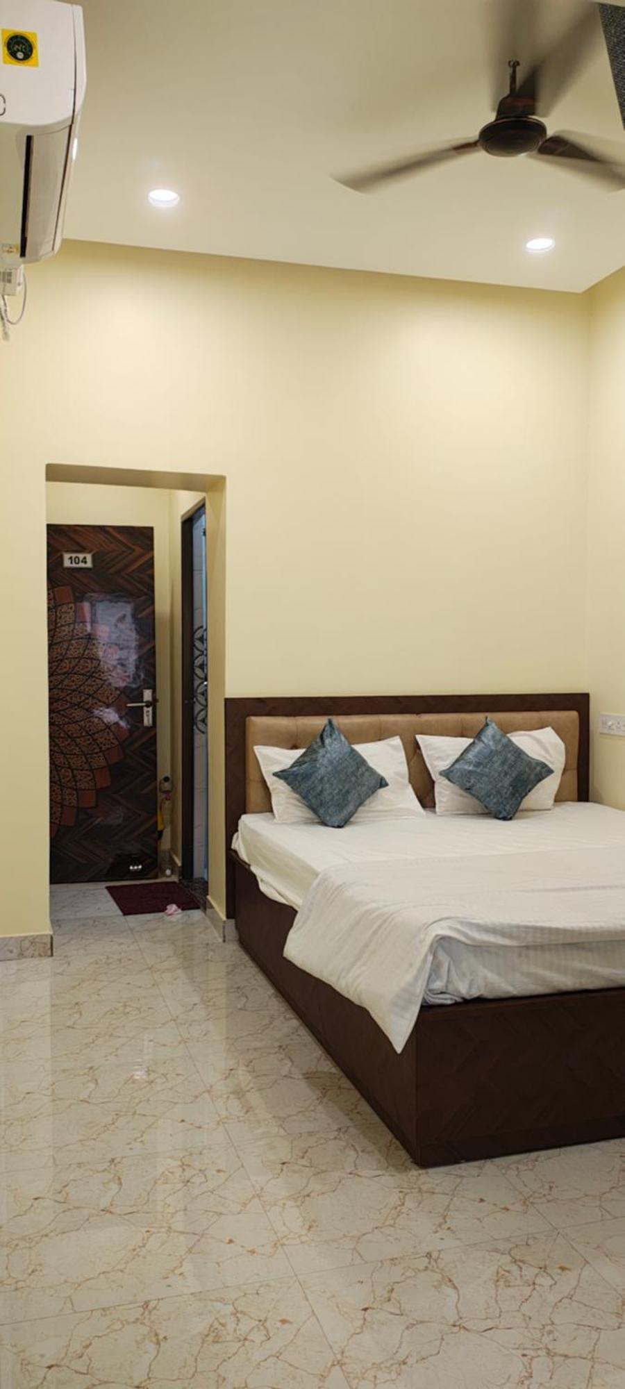 Ganga Sparsh Hotel Varanasi Bagian luar foto